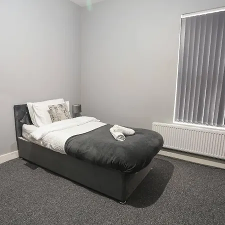 Apartment 2 Bedroom Near Airport - Nec - Centre *